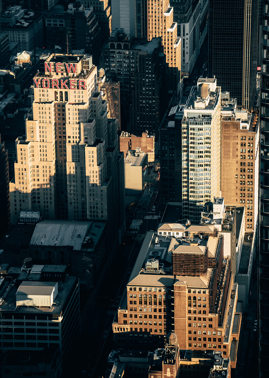 Edge of New York — Urban canyon perspective